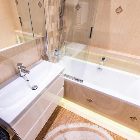 Large Luxury Apartment *